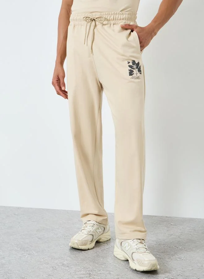 Styli  Men Relaxed Fit T-Shirt and Joggers Co-Ords for Men | Best Price UAE